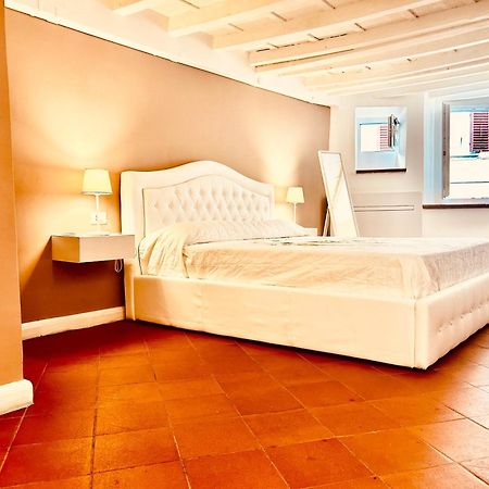 Amazing Apartment In Piazza Santa Croce Firenze Exteriör bild