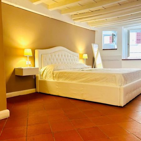 Amazing Apartment In Piazza Santa Croce Firenze Exteriör bild