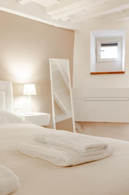 Amazing Apartment In Piazza Santa Croce Firenze Exteriör bild