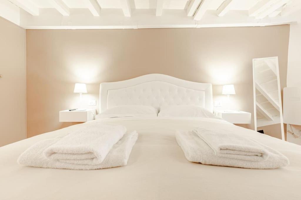 Amazing Apartment In Piazza Santa Croce Firenze Exteriör bild
